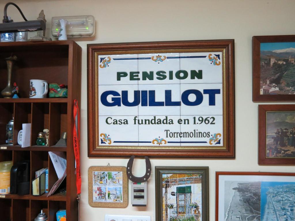 Hostal Guillot Torremolinos Exterior foto